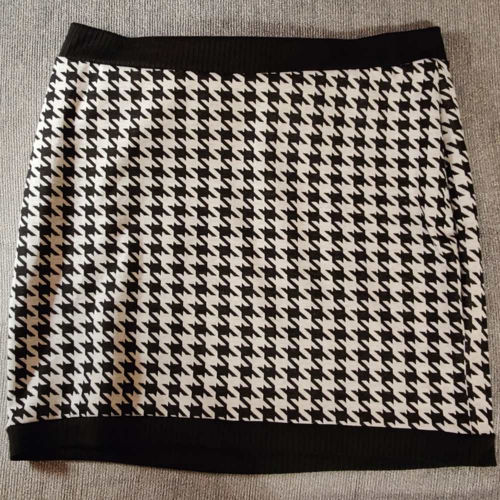 Luna Chix Houndstooth Mini Skirt